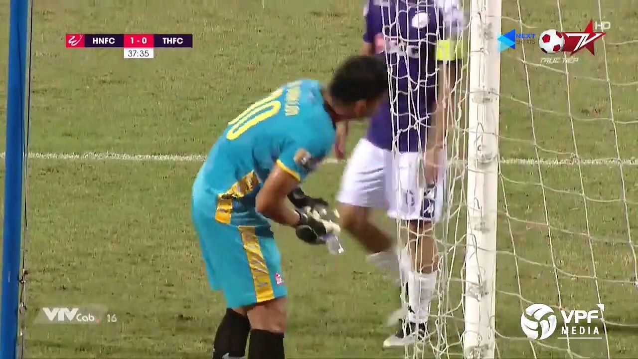 Omar tiếp tục phong độ cực cao, ghi bàn mở tỷ số sau pha kiến tạo như đặt của Văn Quyết | HANOI FC