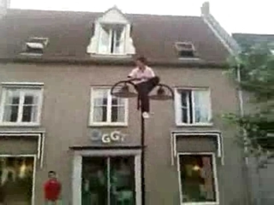 Een_Allochtoon_Die_Een_Straatlamp_Lastig_Valt