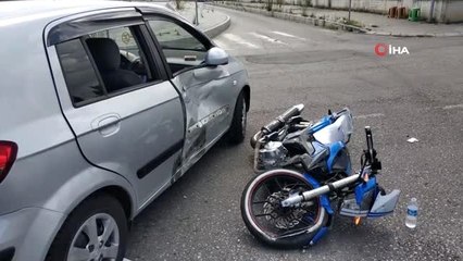 Hastaneden dönen motosiklet hastaneye giden otomobil ile çarpıştı: 4 yaralı