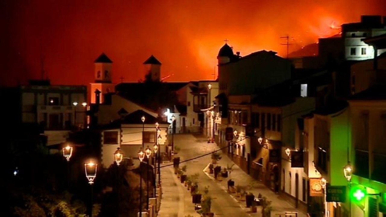 Schwerer waldbrand auf gran canaria