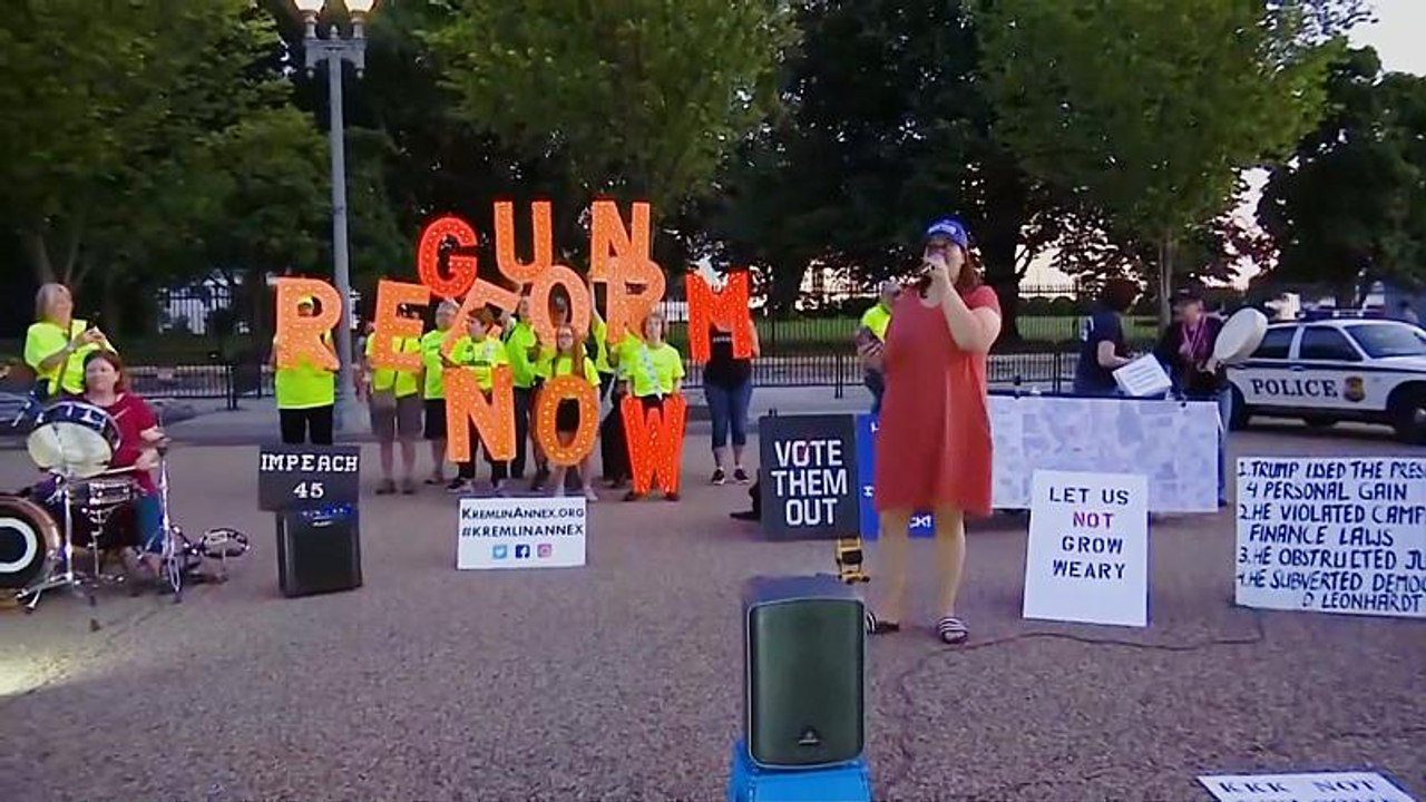 Washington, D.C.: Activist group calls for impeachment amid candle light vigil for El Paso