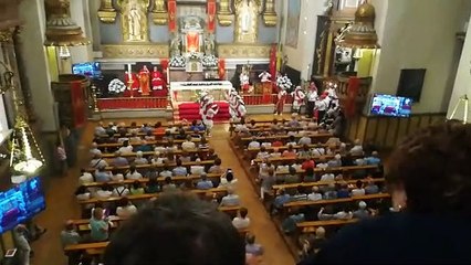 Actuación de los Danzantes de San Lorenzo en Pamplona