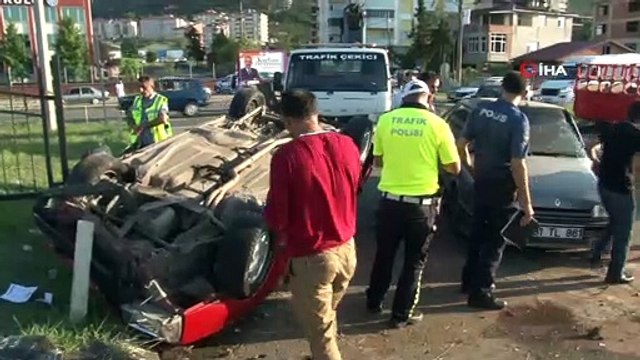 Hurdaya dönen otomobilden burnu kanamadan çıktılar