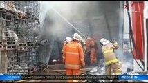 Gudang Barang Bekas di Ciracas Terbakar