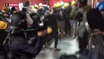 Marée noire de manifestants à l'aéroport de Hong Kong