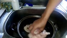 Cách sơ chế lòng lợn nhanh sạch và không có mùi hôi - nấu ăn Việt Nam