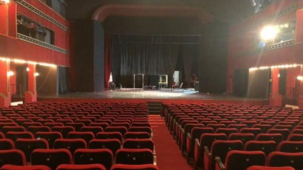 Download Video: Tirana: cala il sipario sul Teatro Nazionale?