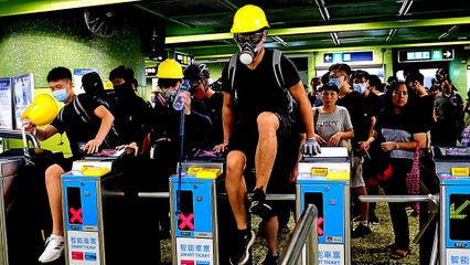 Hong Kong protesters change tactics