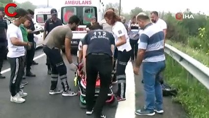 TEM'de otomobiller kafa kafaya çarpıştı