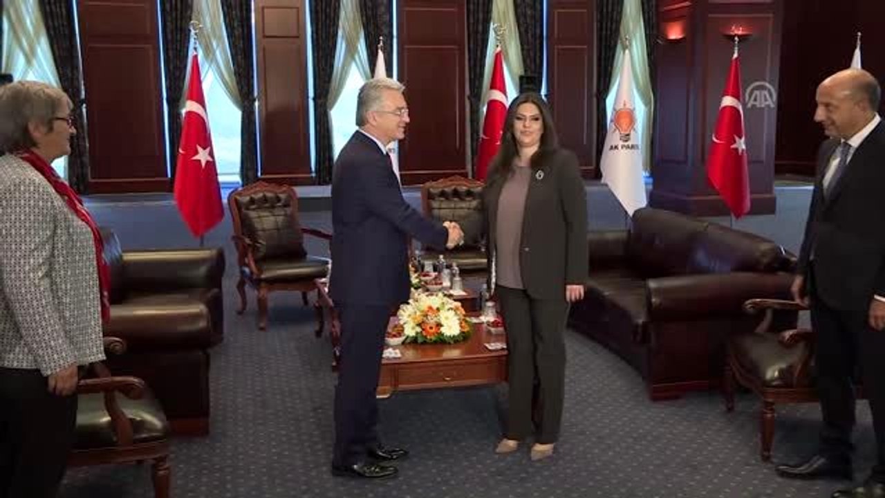 Siyasi partilerde bayramlaşma - CHP heyeti AK Parti'yi ziyaret etti