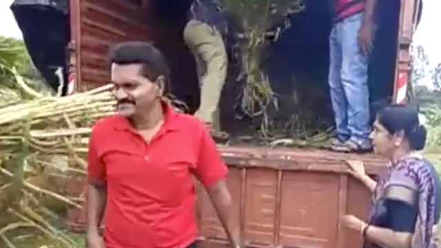 Karnataka Flood: ಈ ವಯಸ್ಸಿನಲ್ಲೂ ಕಷ್ಟದಲ್ಲಿದ್ದವರಿಗೆ ಸಹಾಯ ಮಾಡಿದ ಲೀಲಾವತಿ | FILMIBEAT KANNADA