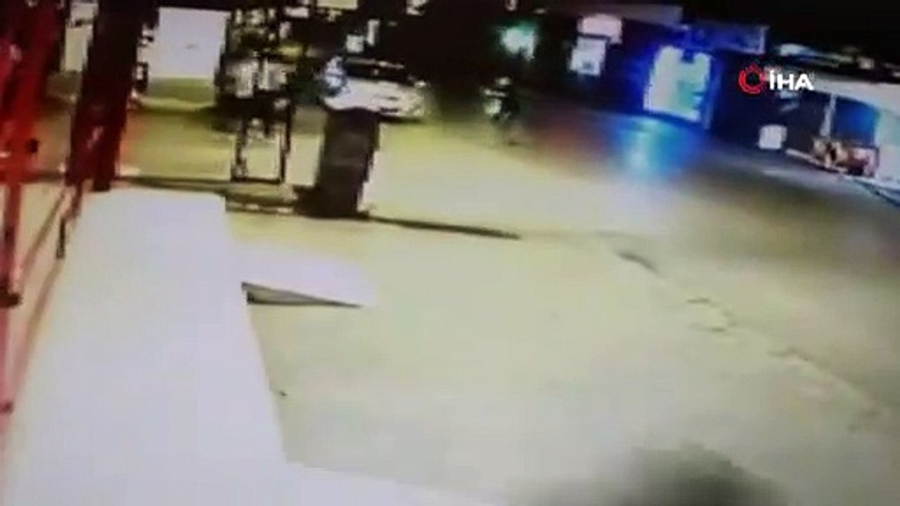Yer Adana: Tartışan iki kişiyi uyardı; birini tokatladı, diğerini vurdu
