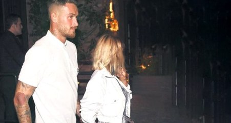 Evli futbolcu Ömer Şişmanoğlu, sarışın güzelle yakalandı