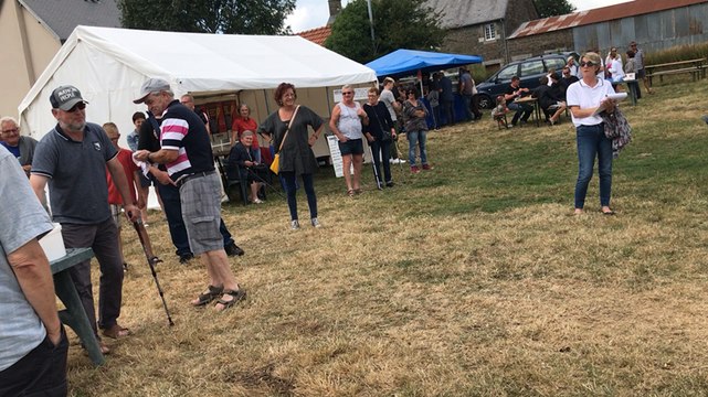 Championnat du monde du lancer de savonnettes au Mesnil-Garnier