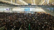 El aeropuerto de Hong Kong cancela todos sus vuelos por las protestas
