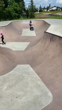 En fauteuil roulant dans le skatepark !