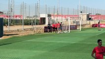 Arana, Gnagnon y Roque Mesa, Al Margen en el Entreno del Sevilla