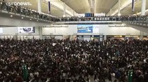 إلغاء جميع الرحلات في مطار هونغ كونغ بسبب الاحتجاجات وبكين ترى 