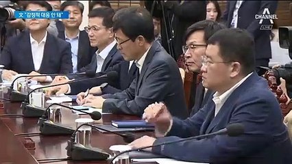문 대통령 “일본에 감정적 대응 안 돼”…독도훈련도 연기