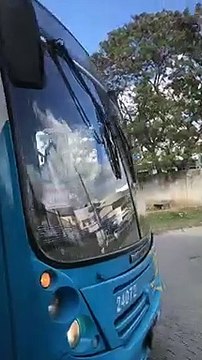 Ônibus deixa passageiros em Laranjeiras