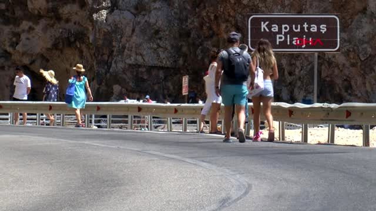 ANTALYA KAPUTAŞ PLAJI'DA BAYRAM YOĞUNLUĞU