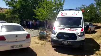 Tunceli'de bir köyde iki ev yandı, 3 kişi dumandan etkilendi