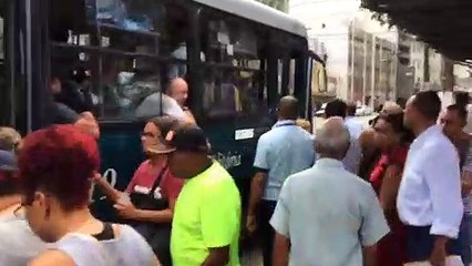 Download Video: Discussão entre rodoviários e passageiro após retirada de cobrador