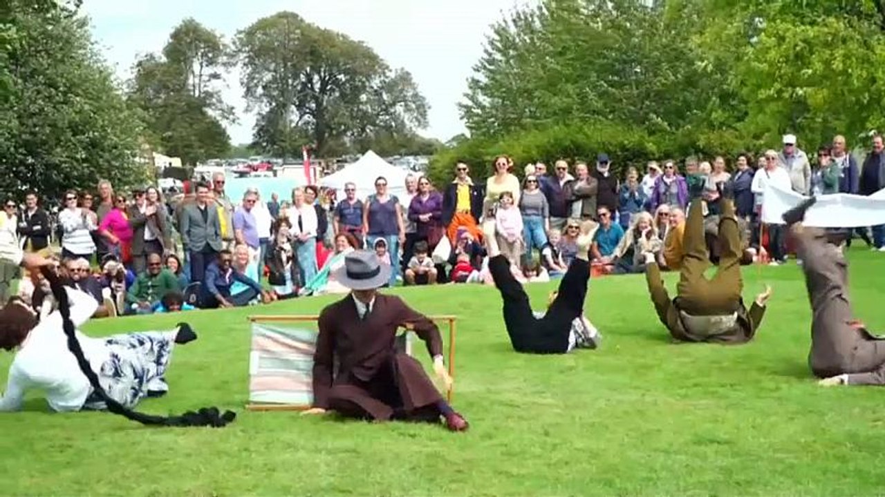 Gurkensandwich-Weitwurf - Wer trägt den Sieg davon?