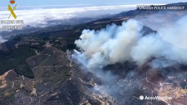 More than 1,000 residents evacuated as wildfire threatens towns