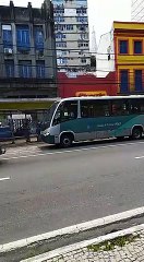 Manifestantes devolvem chave de ônibus a motorista