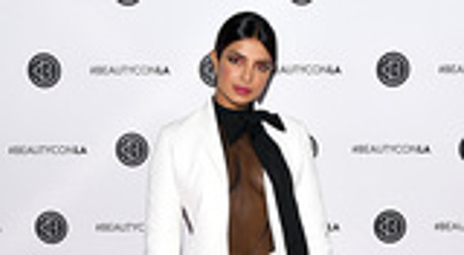 Priyanka Chopra Confronted by Beautycon Audience Member Over India Pakistan Views | THR News