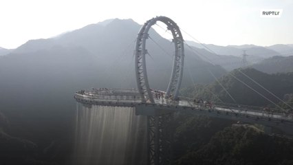 Tourists brave heart-stopping musical WATERFALL on Guangdong's sky corridor