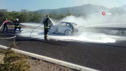 Köyceğiz'de seyir halindeki otomobil yandı