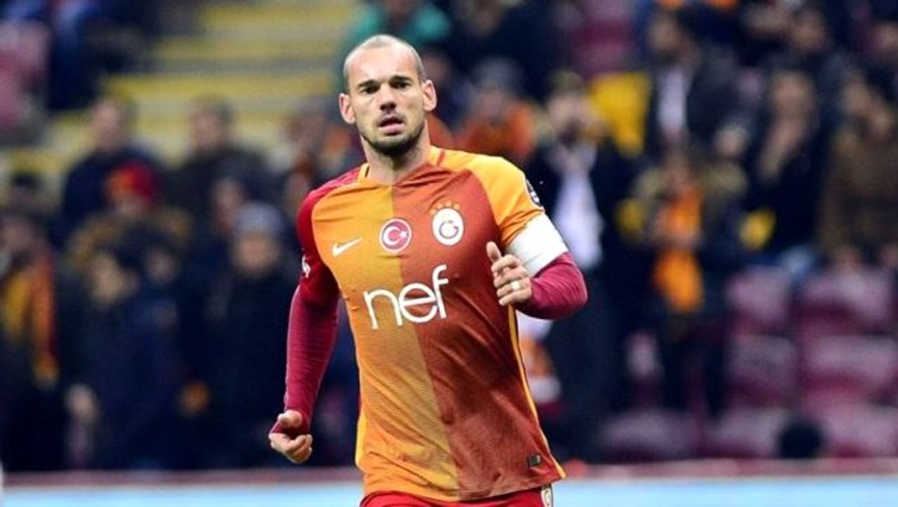 Sneijder futbolu bıraktığını açıkladı