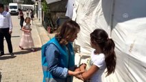 Kamplardaki Suriyeli çocuklara bayram hediyesi dağıtıldı