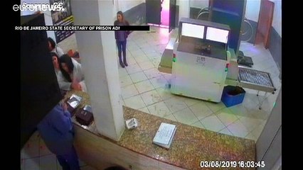 فيديو: لحظة إيقاف تاجر المخدرات الراحل الذي حاول الفرار بزيّ امرأة