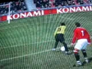 rooney tacle C.ronaldo ... il chute et but