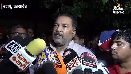 गेहूं की बोरियों से भरा ट्रक पलटा