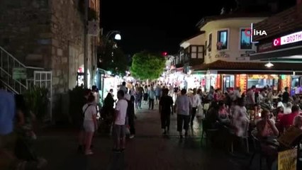 Kuşadası'nda bayramda eğlence mekanları doldu taştı