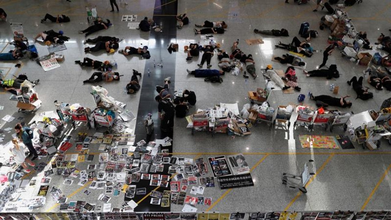 Flugverkehr in Hongkong am 2. Tag in Folge lahmgelegt