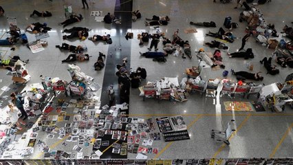 Újra lezárták a hongkongi repteret