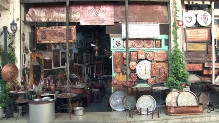 Emekli resim öğretmeni bakır işlemeciliği sanatından vazgeçemiyor