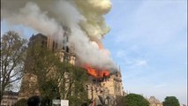 Trabalhos de descontaminação na praça em frente à Catedral de Notre-Dame