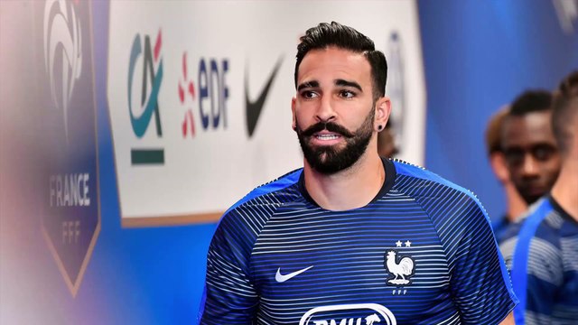 Adil Rami viré de l’OM : le footballeur devient la risée de la Toile