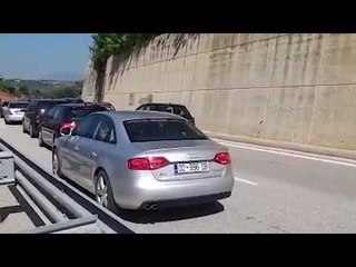 KOSOVA 'DYNDET' DREJT SHQIPËRISË, RADHË TË GJATA NË MORINË