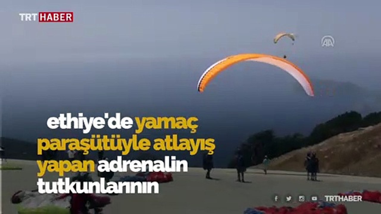 Gökyüzünde çığlık ve kahkaha atarak eğleniyorlar