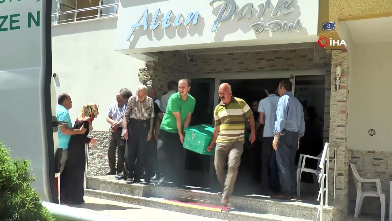 Evlatlık olduğunu öğrenen şahıs üvey annesini öldürdükten sonra intihar etti
