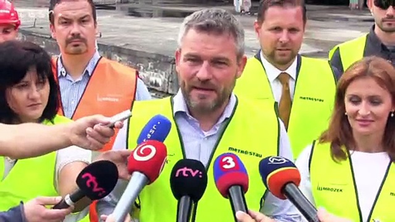 Premiér P. Pellegrini osobne symbolicky spustil búracie práce na skelete nemocnice Rázsochy