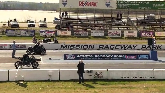 H2 Ninja vs Hayabusa - motorcycles drag racing