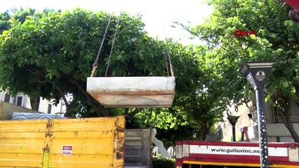 Belçikalı heykeltıraşın 'nazar boncuğu' yeni yerinde